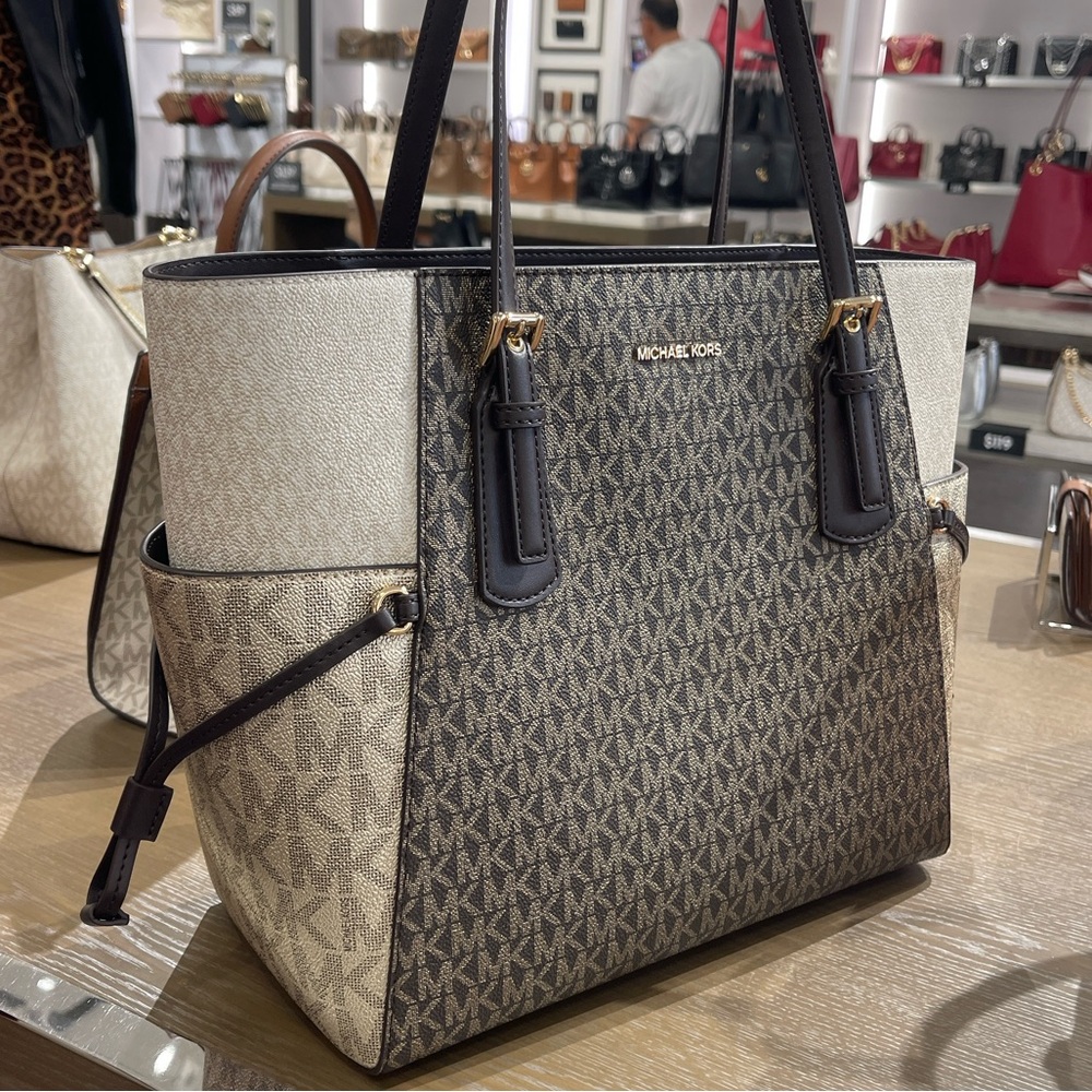 MICHAEL KORS Voyager Lg Color-Block Metallic Signature Logo EW Tote 
Brown 
NWT - Picture 7 of 16